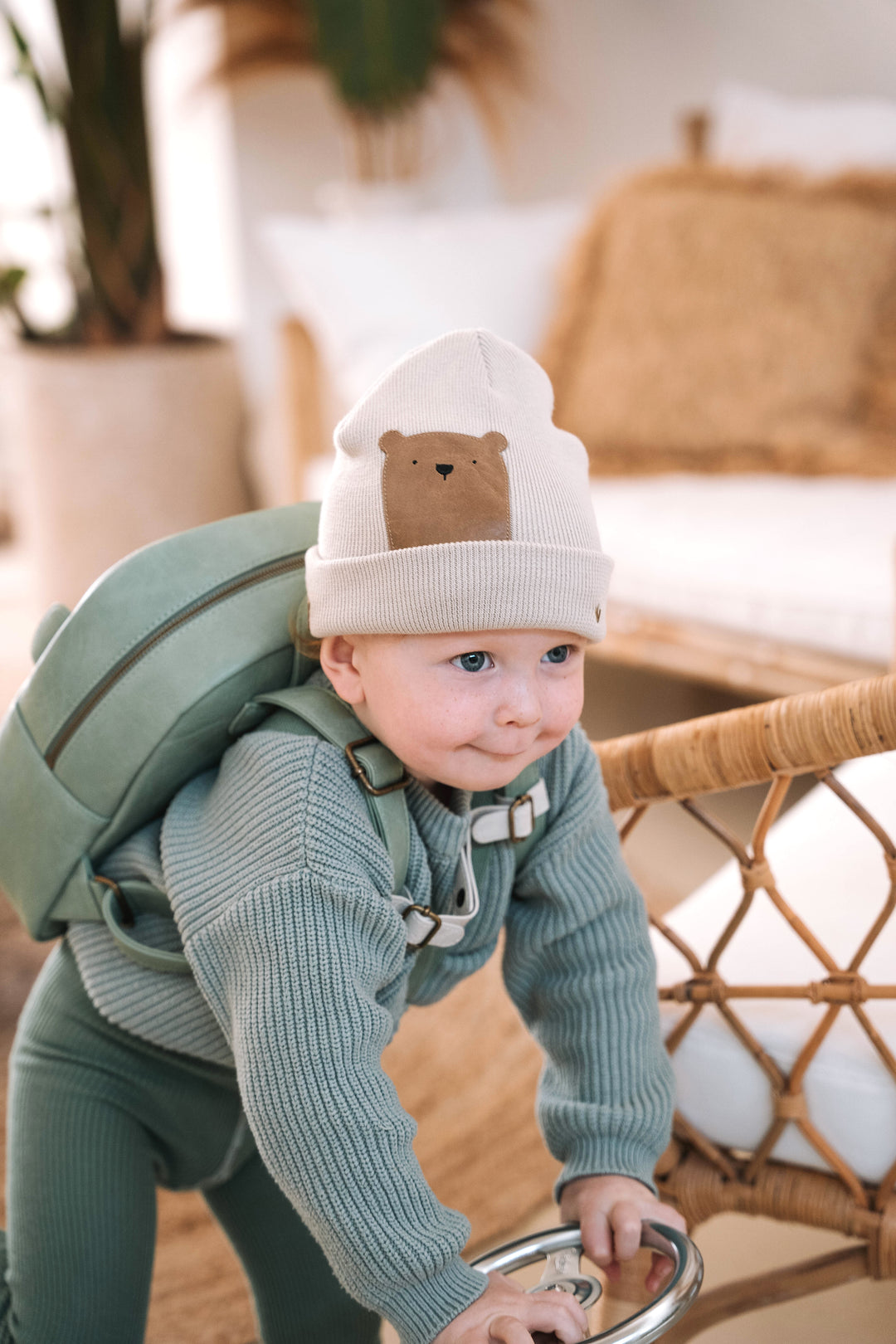 Kids Beanie sand beige with Bear in fine knit